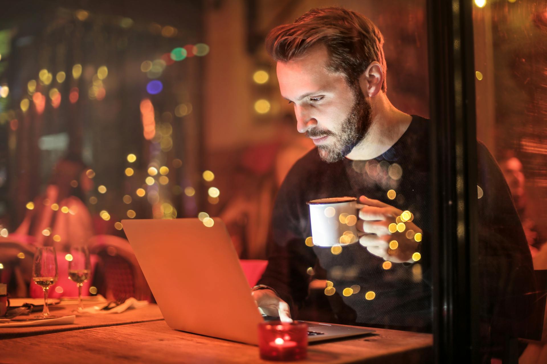 The Pros and Cons of Bundling Internet with TV and Phone Services